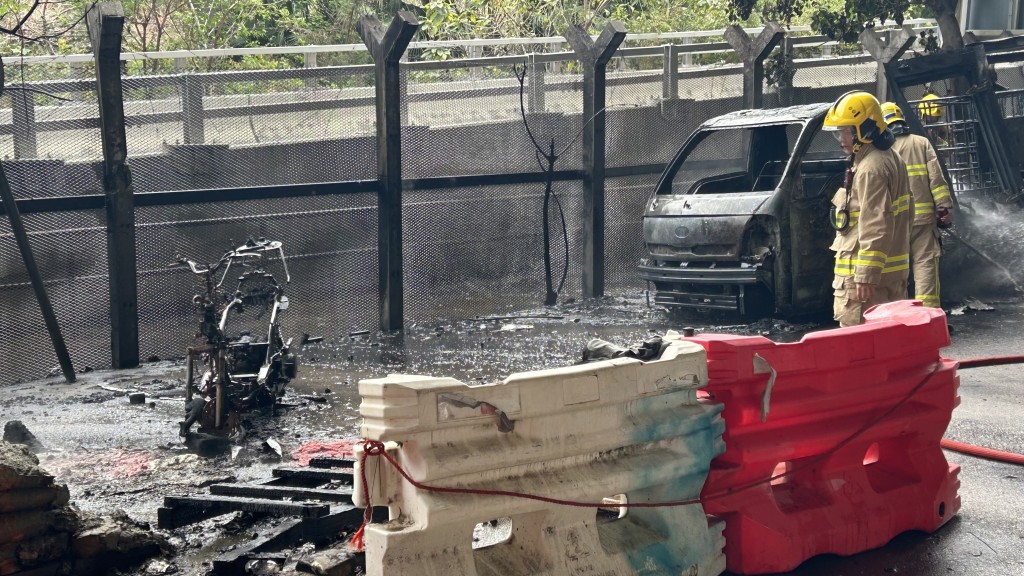 消防將火救熄。蔡楚輝攝