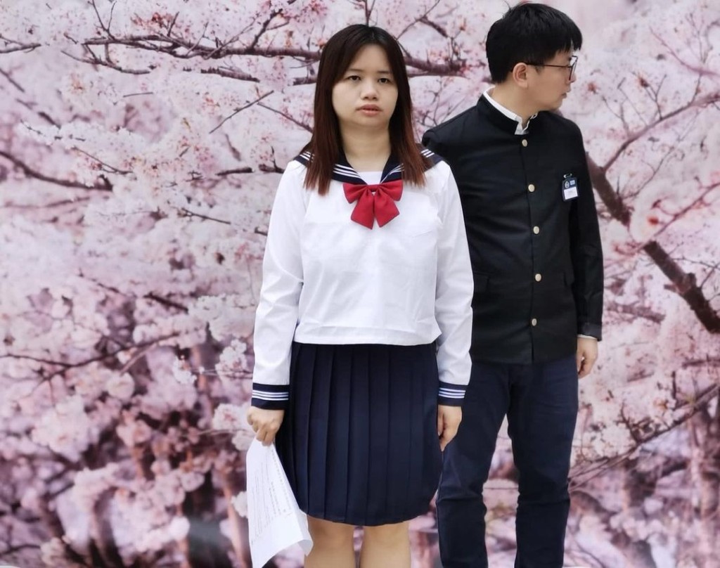 日前阿儀穿上水手服,獲「影子」讚有初戀感覺。