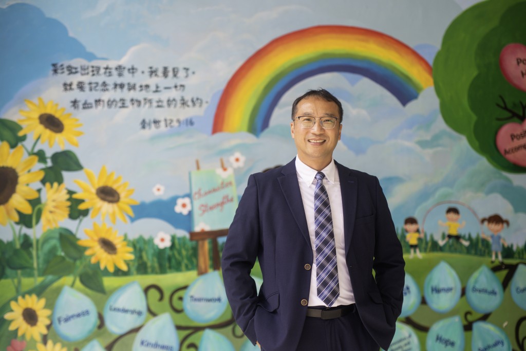 浸信會沙田圍呂明才小學校長尹紹光(圖片來源:《Oh!爸媽》) 浸信會沙田圍呂明才小學校長尹紹光(圖片來源:《Oh!爸媽》)