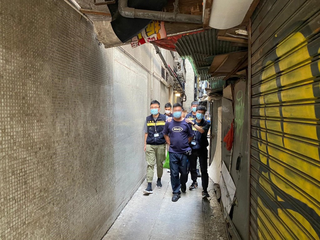 警方在全港各區展開一連串反非法勞工行動。