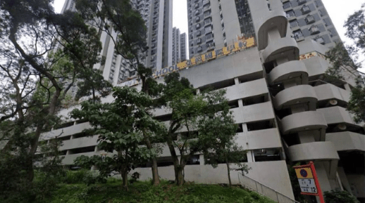 弘爵國際學校的校舍藏身於荃灣海濱花園E平台四樓。
