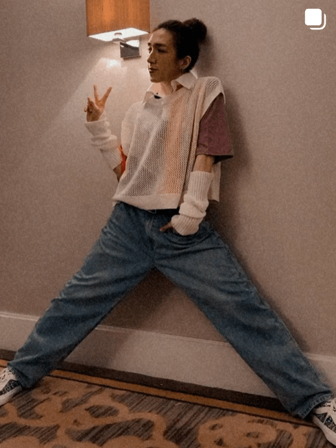 男團MIRROR於2022年7月舉行演唱會期間發生嚴重意外，舞者李啟言（阿Mo）遭懸掛半空的巨型屏幕墮下擊中，事件震動全城。