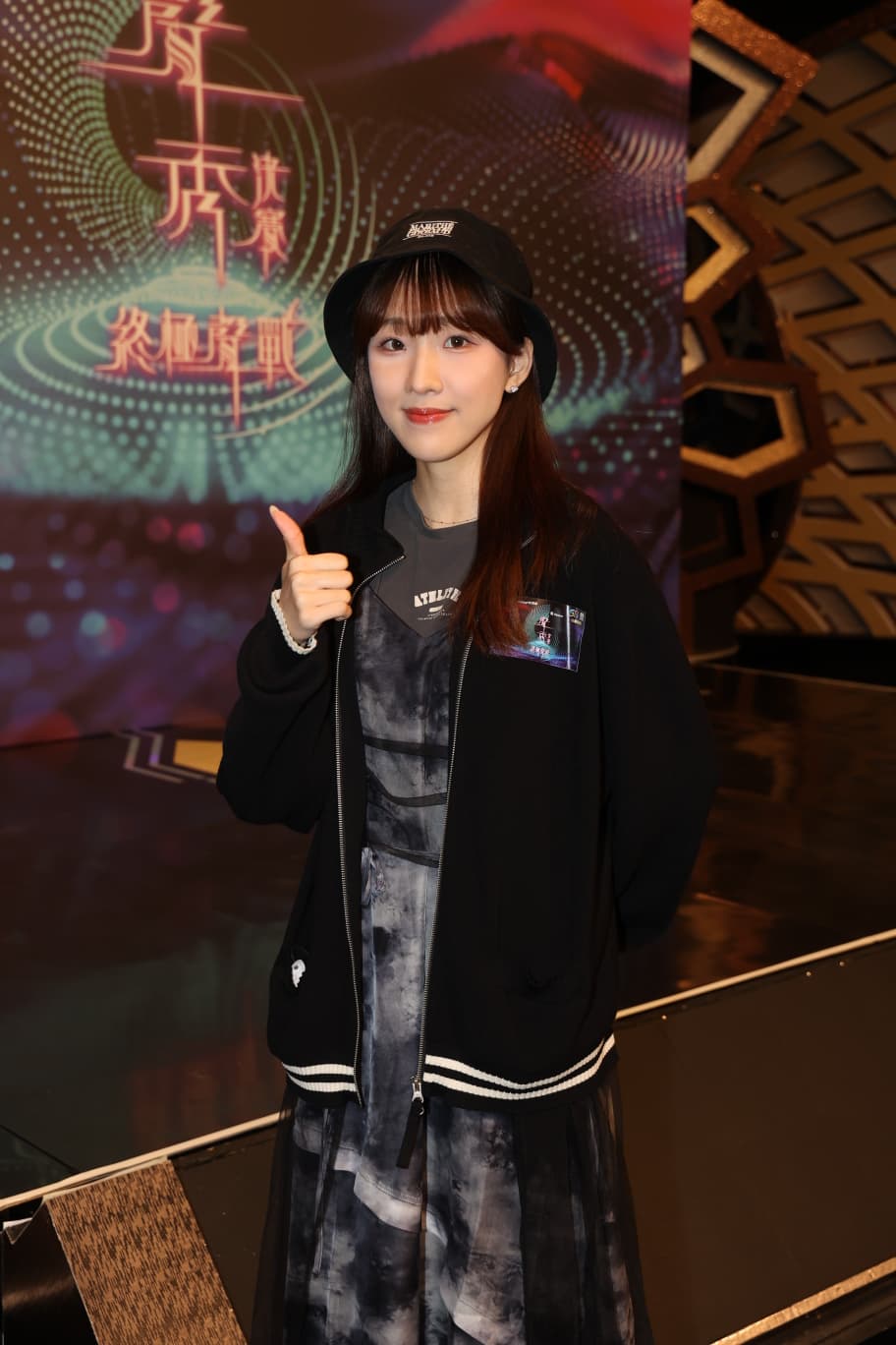 甄敏芳是大熱。 甄敏芳是大熱。