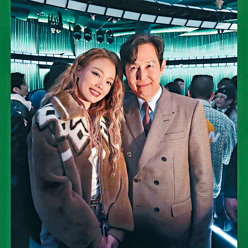 祖兒在時裝周偶遇李政宰，即變小粉絲集郵。