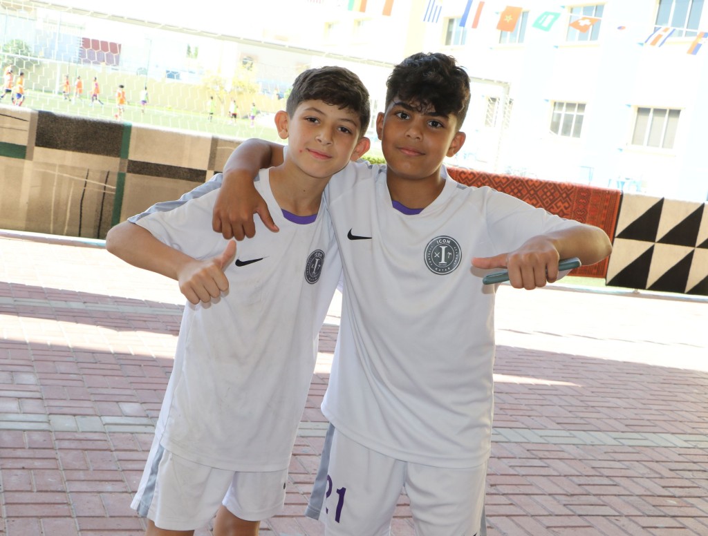 11岁巴基斯坦裔男生Nasser（右）目标成为卡塔尔国脚。