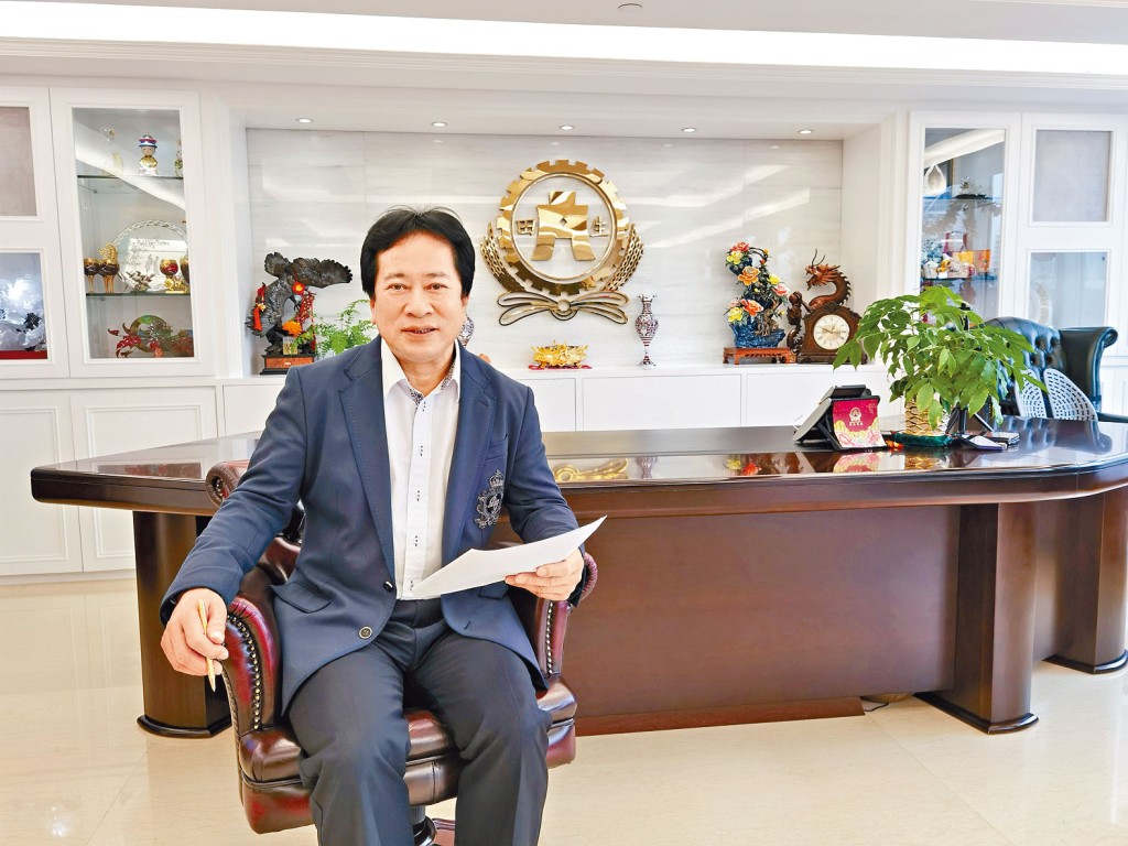 田生區永華指政府推辣稅,市建局搶地盤,令私人收樓市場面對重重困難。