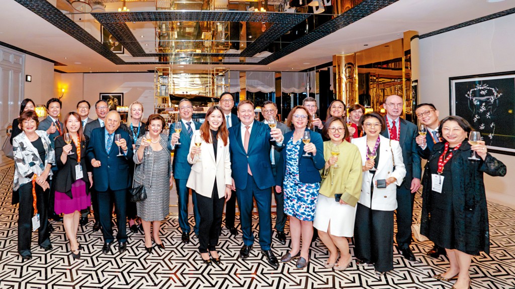 大會舉辦了近50多場邊會活動，讓來自全球的業界人士可藉此機會互相交流。