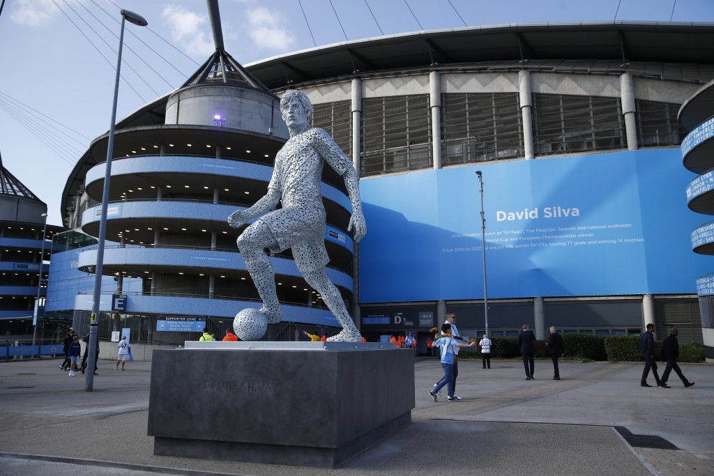 2021年大衛施華的雕像開始在曼城伊蒂哈德球場外展示。路透社
