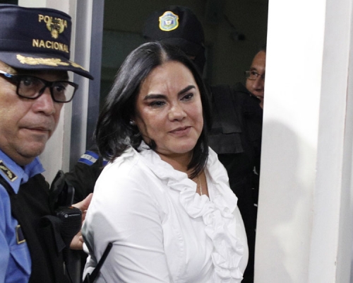 洪都拉斯前第一夫人波尼亞因不當挪用公款和詐欺罪名，被判58年徒刑。AP