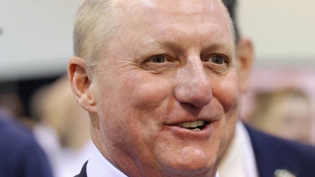 巴郡新CEO阿貝爾年薪2500萬美元 遠超巴菲特10萬美元年薪