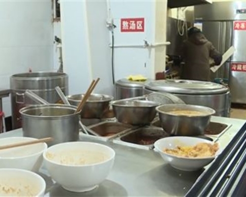 米粉店熬湯時加入甘草片。(網圖)