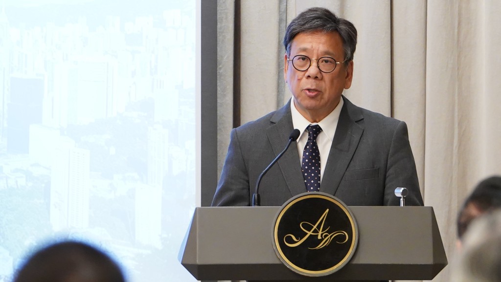 商經局局長丘應樺今午(27日)舉行酒會,與本地及外國商會代表交流。陳極彰攝