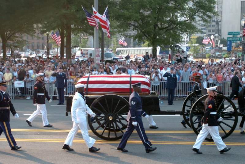 美国第四十任总统朗奴列根国葬。