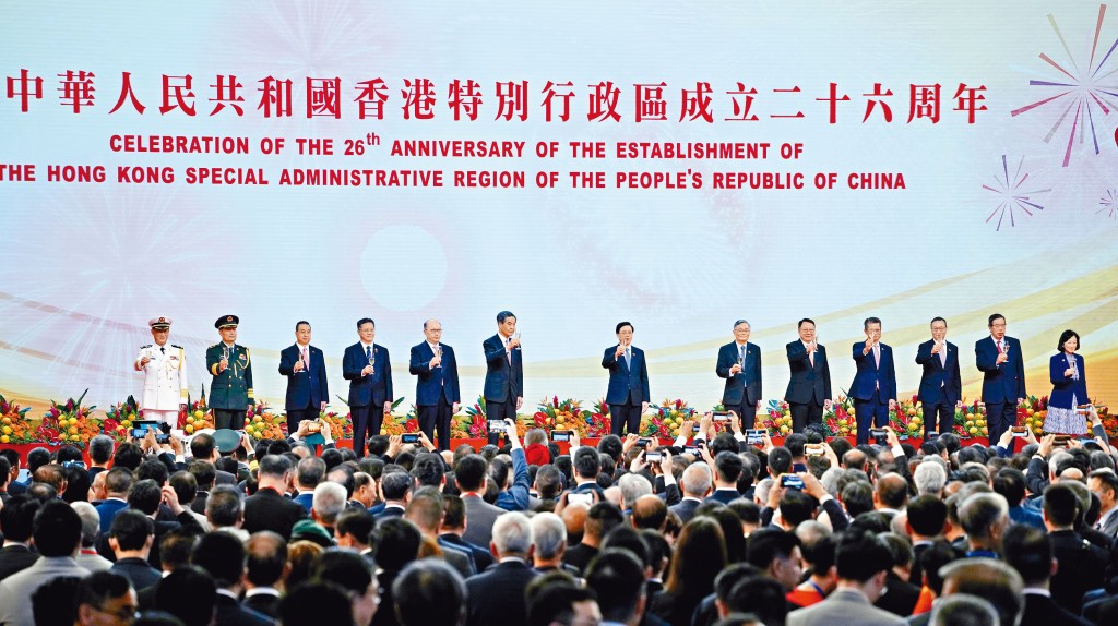 香港特区成立26周年酒会昨日在湾仔会展举行。