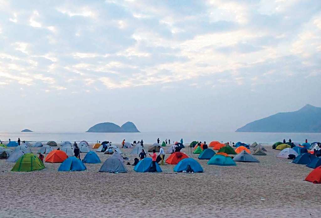 農曆新年長假期間，露營熱點鹹田灣出現不少帳篷。