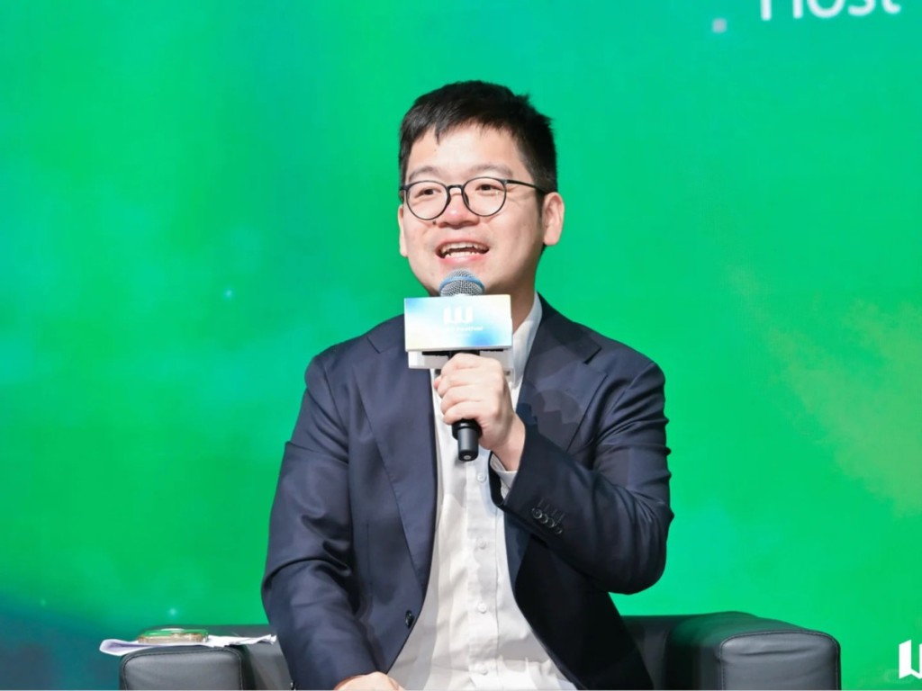 唐博士不僅是一位擁有頂尖學歷的超級學霸,畢業於世界名校倫敦政治經濟學院(LSE)並榮獲金融學博士學位。 唐博士不僅是一位擁有頂尖學歷的超級學霸,畢業於世界名校倫敦政治經濟學院(LSE)並榮獲金融學博士學位。