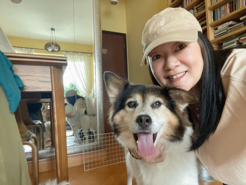 虽然郑子诚与刘倩怡并无生儿育女，但有4只得意爱犬。