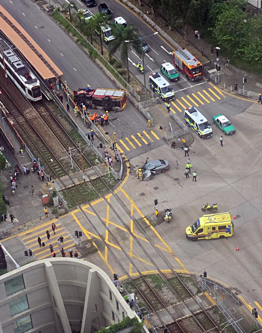 鳴琴路嚴重交通意外。車cam L(香港群組) 鳴琴路嚴重交通意外。車cam L(香港群組)