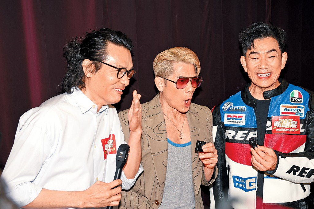 只看表情，已知三個大男人合作得十分開心。