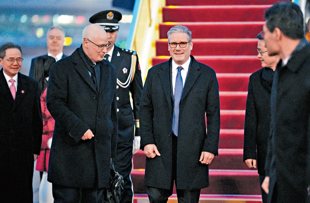 英國首相施紀賢抵京。