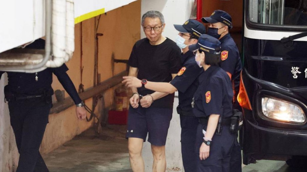 台媒指柯文哲7日早上出庭時爆粗狂鬧檢察官。中時