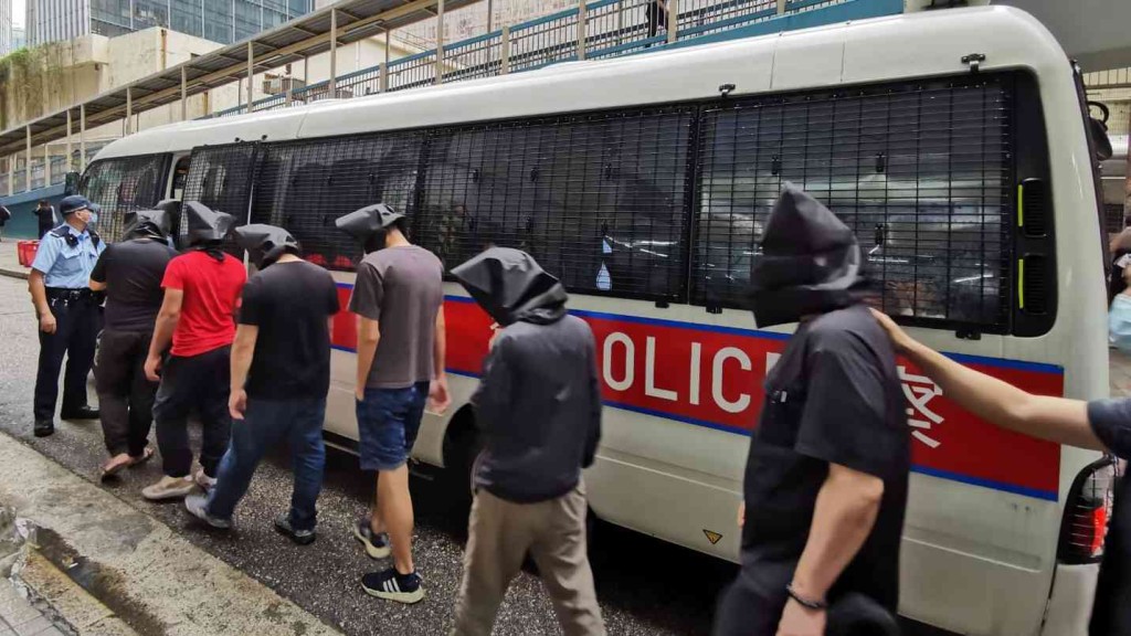 警多区打击非法赌博活动共拘捕37人。警方图片