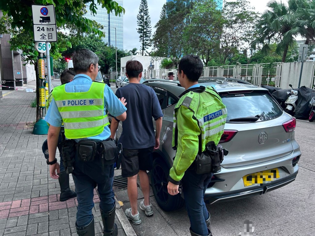 警方打击白牌车行动。 警方打击白牌车行动。
