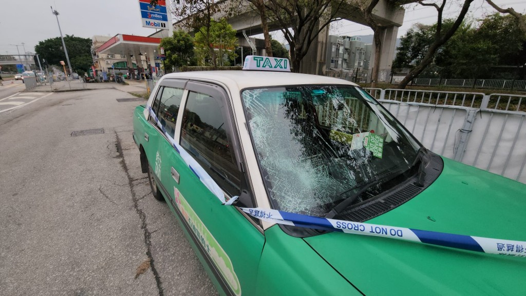 肇事的士。黎志偉攝 肇事的士。黎志偉攝