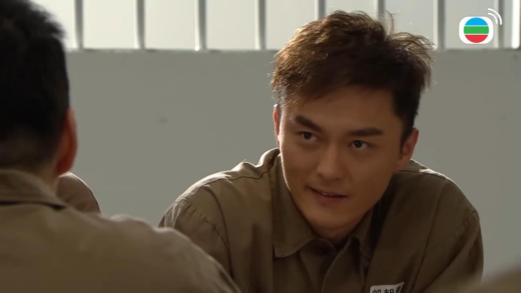 楊明在《婚姻合伙人》劇中飾演郎朝勇，曾經演過獄友。