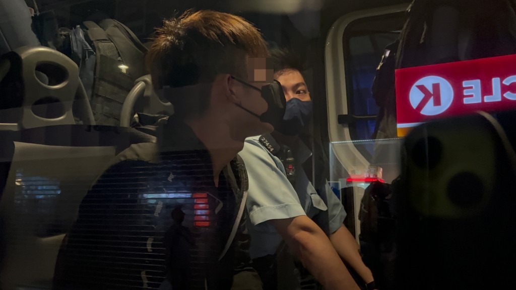 警方在现场拘捕3名男子。蔡楚辉摄