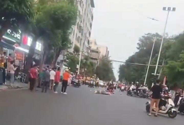 海南有Benz乱冲3公里有传导致3人死亡。X