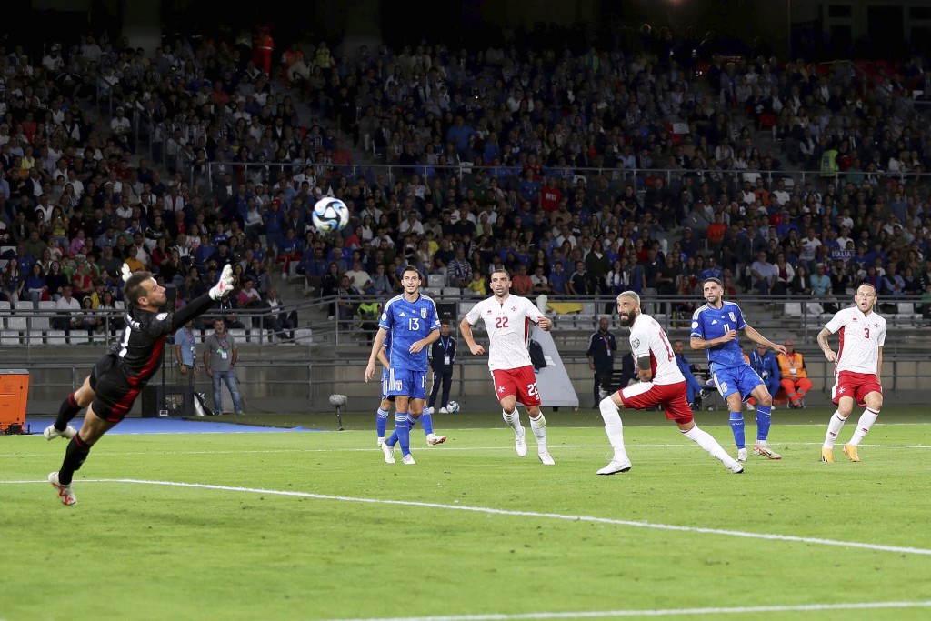 杜文尼高貝拉迪梅開二度，取得近兩年的首個國家隊入球。路透社