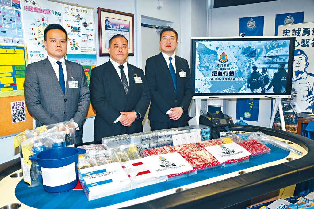 屯門警區進行代號「鐵血」反黑行動,共拘捕101人及檢獲大量證物。