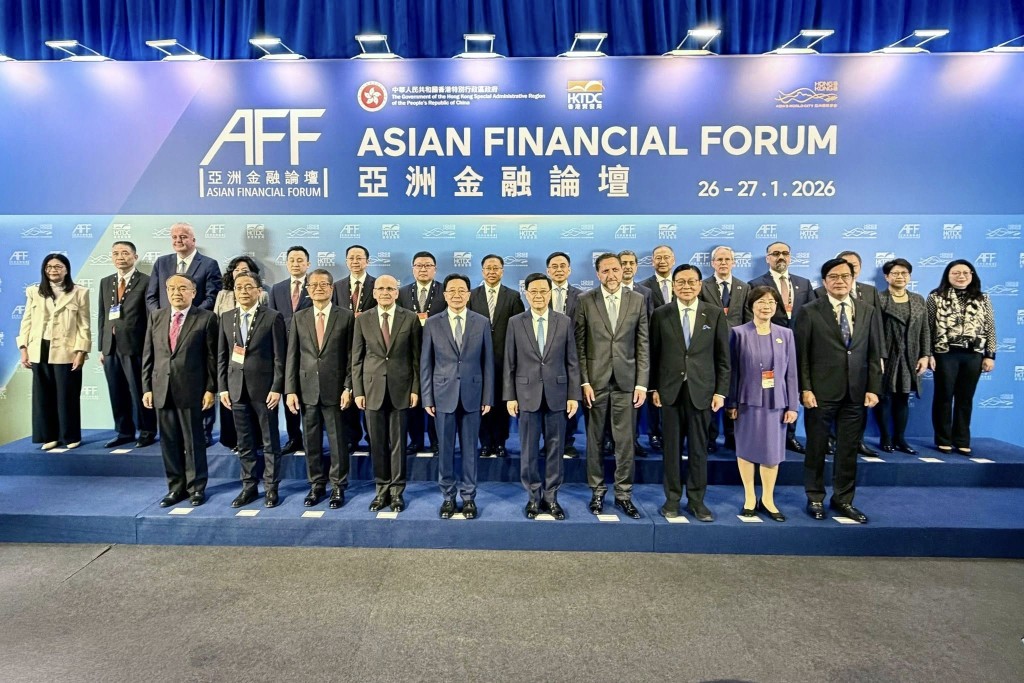 今年論壇以「變局中協力　新局中多贏」為主題，吸引逾3,600位來自60多個國家和地區的金融及商界領袖、投資者及企業家、高層官員、學者及經濟學家等聚首一堂。李家超fb