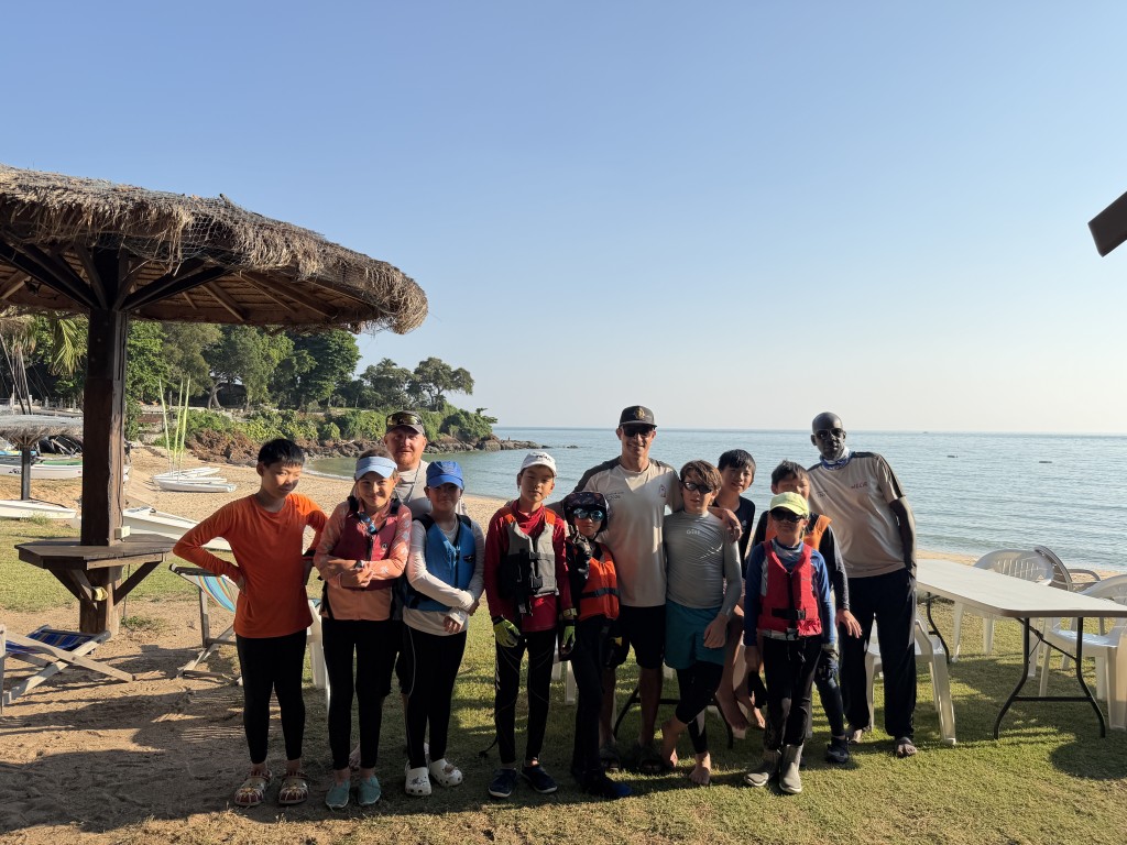 鲨鱼竞赛队到位于泰国芭堤雅的皇家瓦鲁纳游艇俱乐部进行训练营。笔者提供