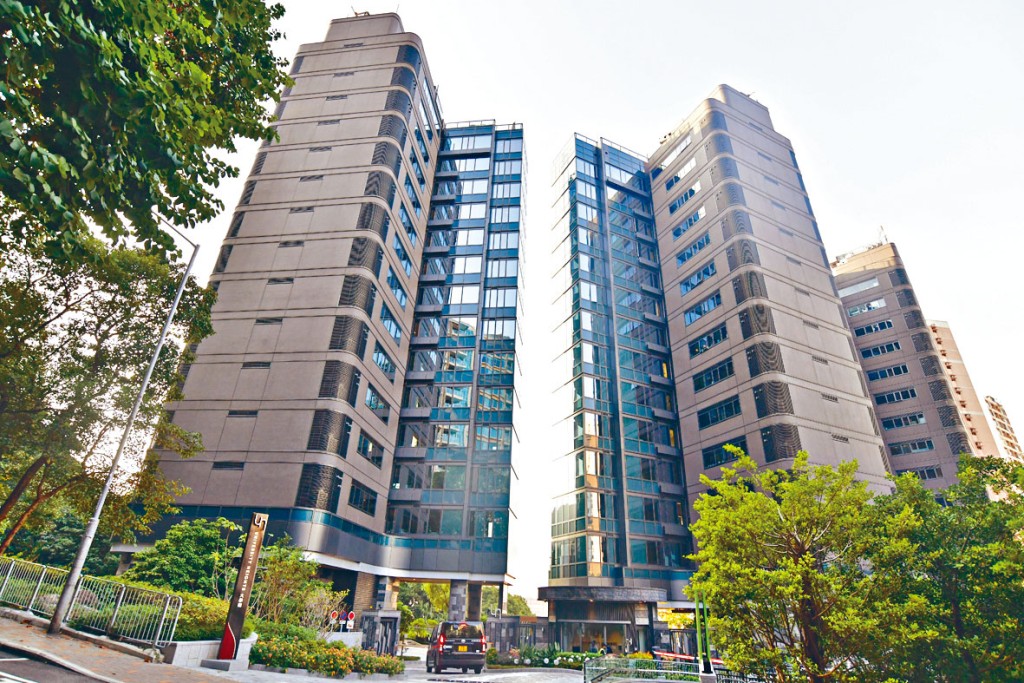 ■西半山大學閣頂層特色單位,造價逾2.58億,呎價8.2萬,同創項目新高。