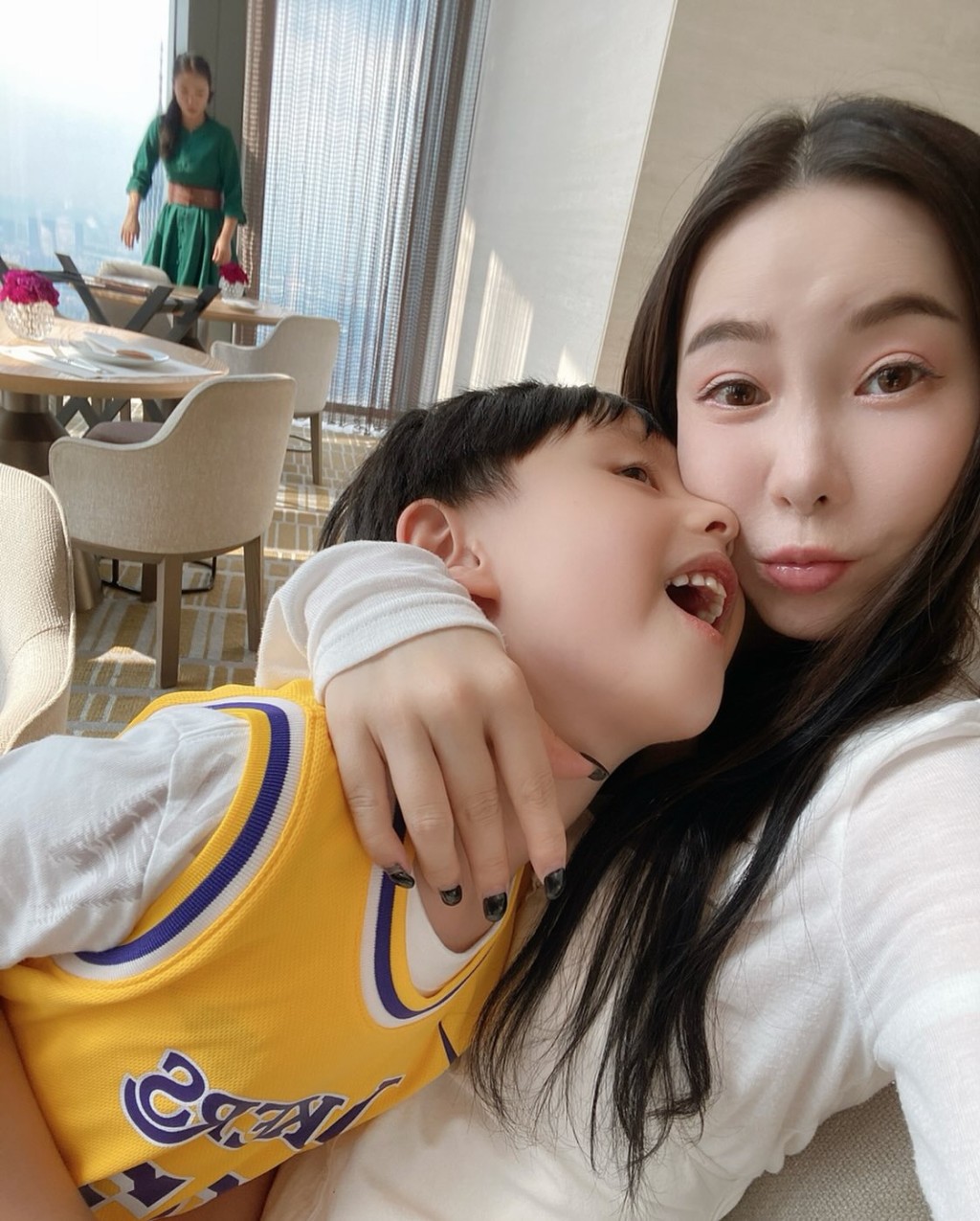 周永恒老婆獨力湊仔。 周永恒老婆獨力湊仔。