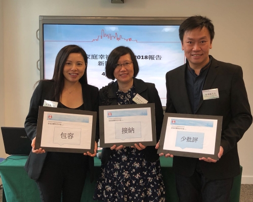 香港家庭福利會社會工作顧問駱慧芳(中)表示，良好的家庭關係應多接納、包容及少批評家人。