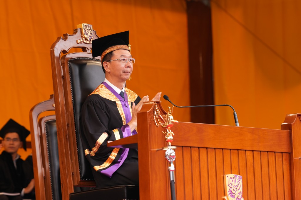 畢業典禮由中大校董會主席查逸超主禮。中大提供 畢業典禮由中大校董會主席查逸超主禮。中大提供