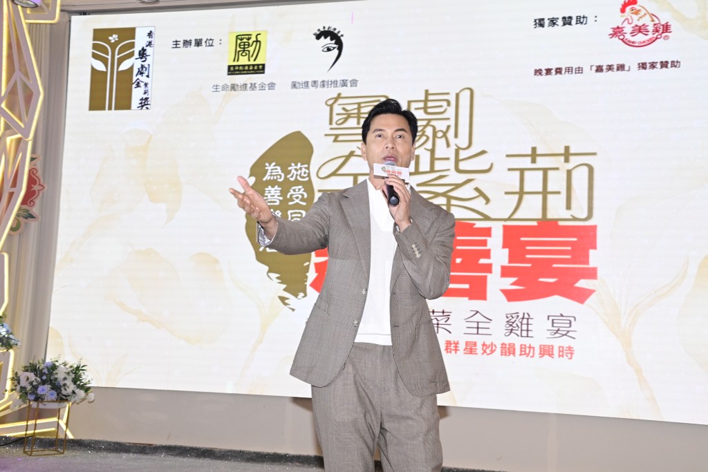 吕良伟今晚出席《粤剧金紫荆慈善晚宴》，即场献唱《上海滩》主题曲。