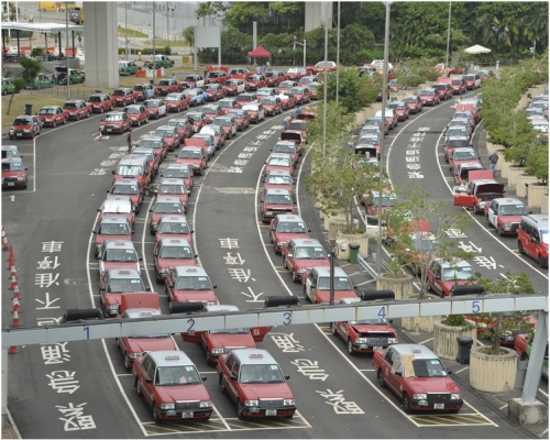 案中,前往九龍的士,司機要求支付車資2480元,合理車資約為280元。