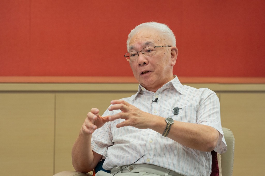 香港珠海学院前行政副校长李启光教授表示，学院宗旨以人为本，培育学生人文精神。