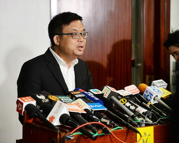 涂謹申指下午會議選出的主席便是主席,星期六的會議無須再選舉主席。