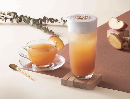 苹果生姜乌龙纯素奶盖茶（图右，$44）苹果生姜乌龙茶（图左，$29）乌龙茶味道醇厚，生姜带微辛芳香，苹果味道香甜。