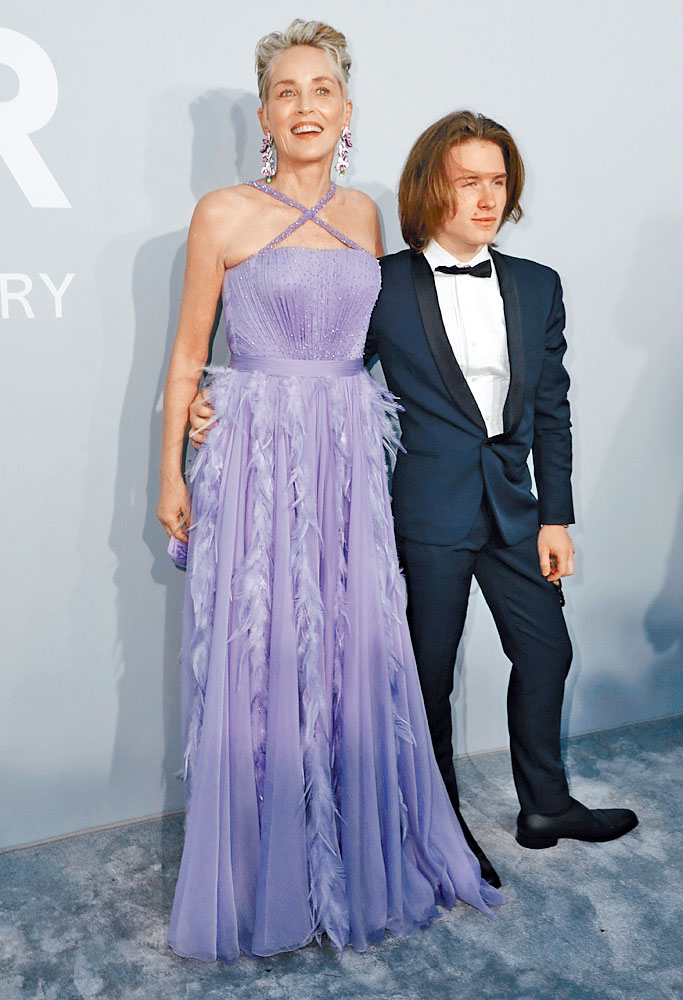 ■莎朗史東罕有帶同養子Roan出席公開場合。