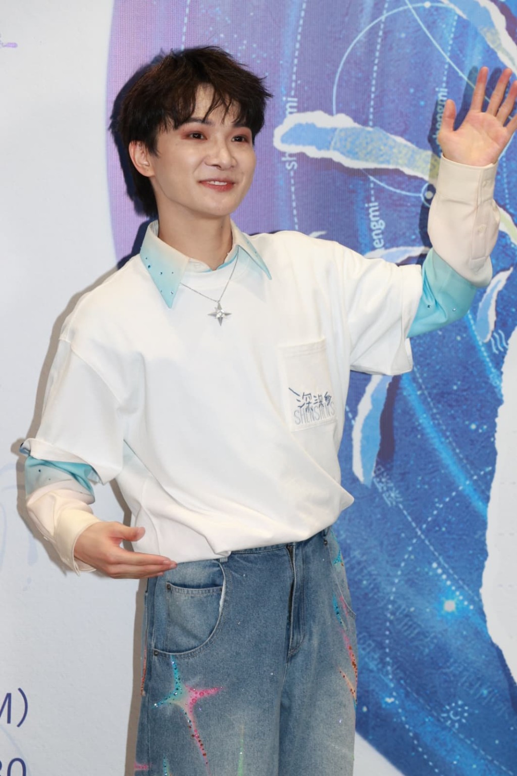 完骚后，周深接受访问。