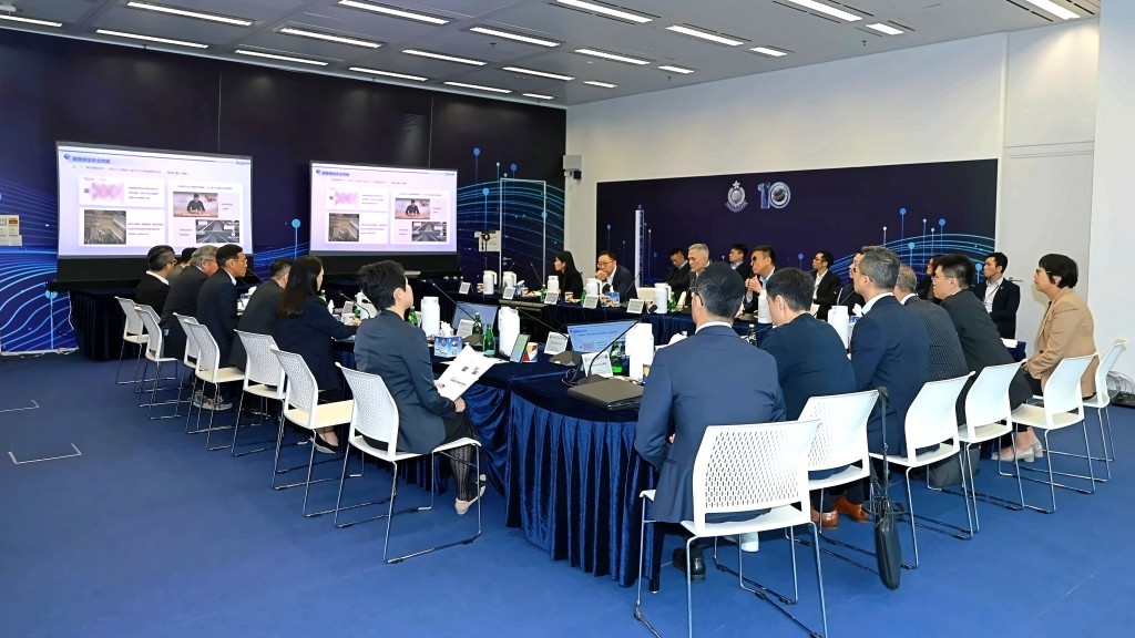 與會專家就「人工智能時代的安全挑戰與治理對策」核心議題進行答問，深入探討技術應用與安全保障的平衡之道。