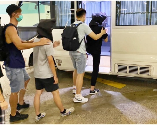 警方採取行動。