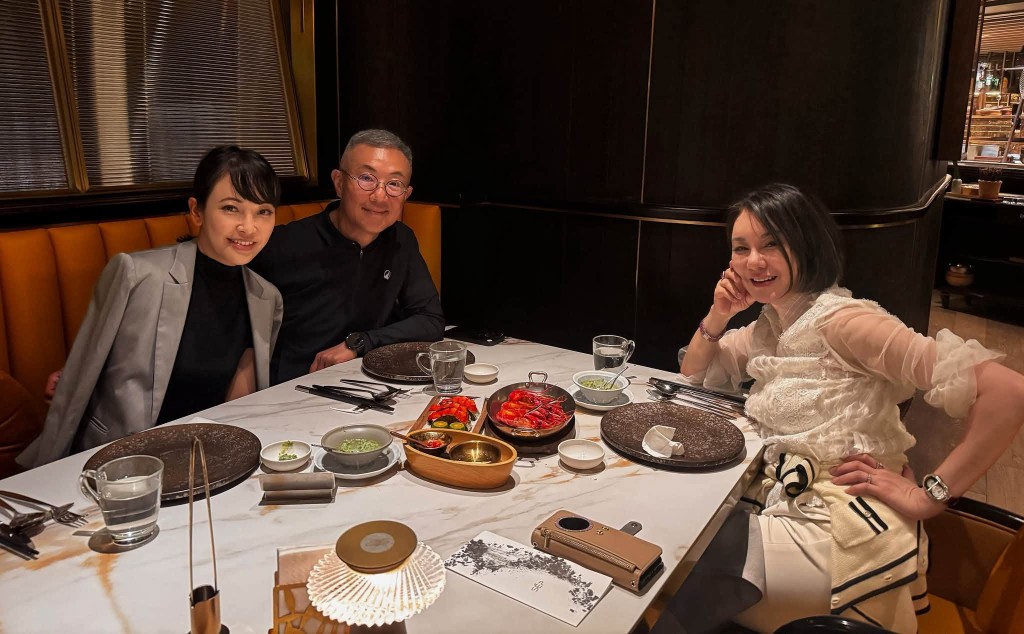 陳淑蘭與祁文傑夫婦慶生，三人同框的畫面盡顯超越愛情，昇華為家人關係。