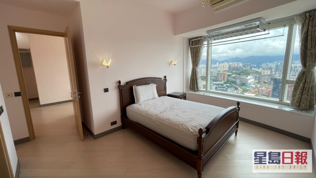 睡房寬敞易擺位，可容納多組寢具。